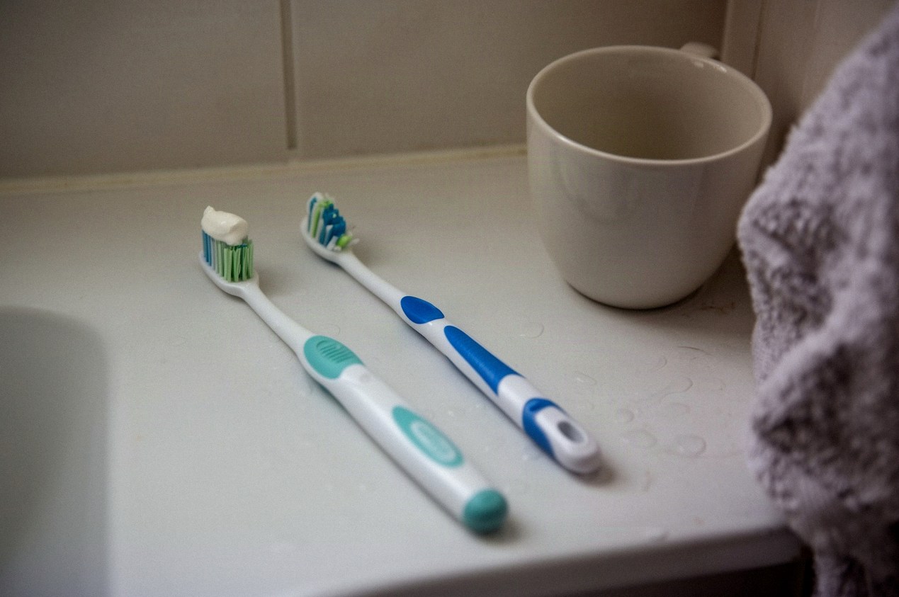 Czy fluor jest szkodliwy? Fluor w paście według WHO i PTS